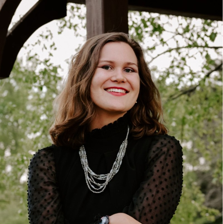 photo of woman, outdoors, day