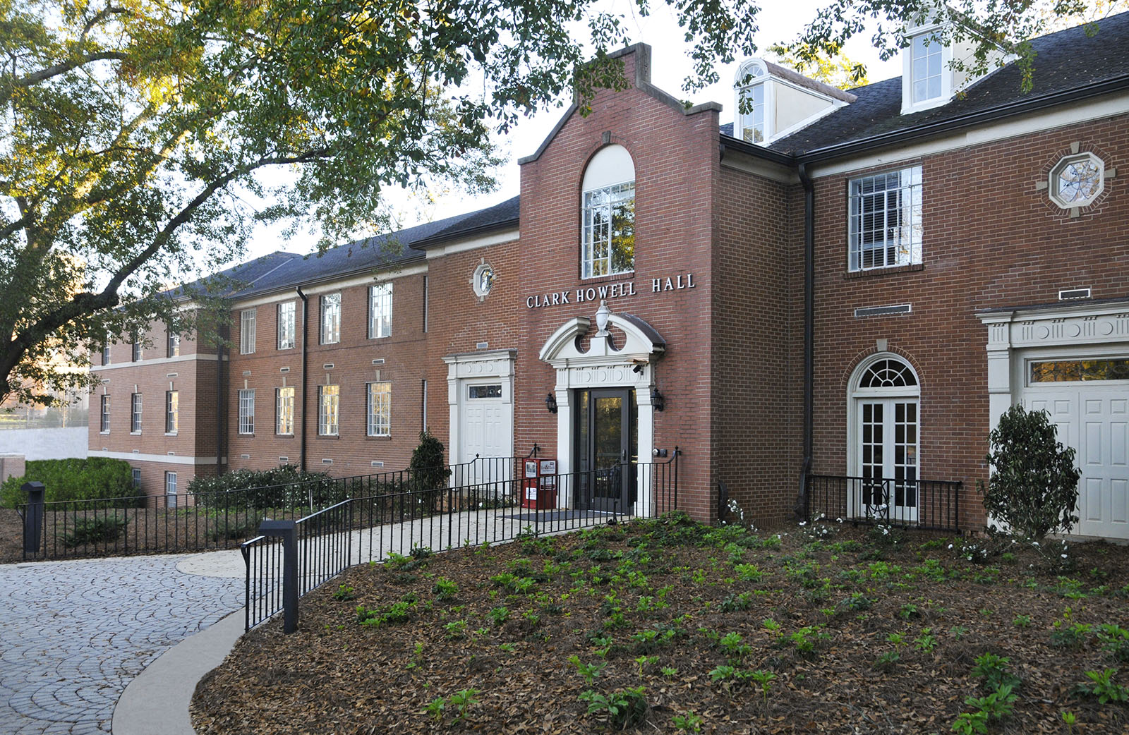 photo of building in daylight 